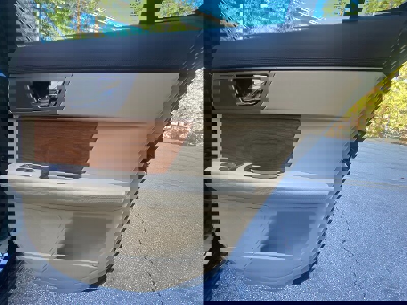 Used 2010 Jaguar XF Luxury image 32