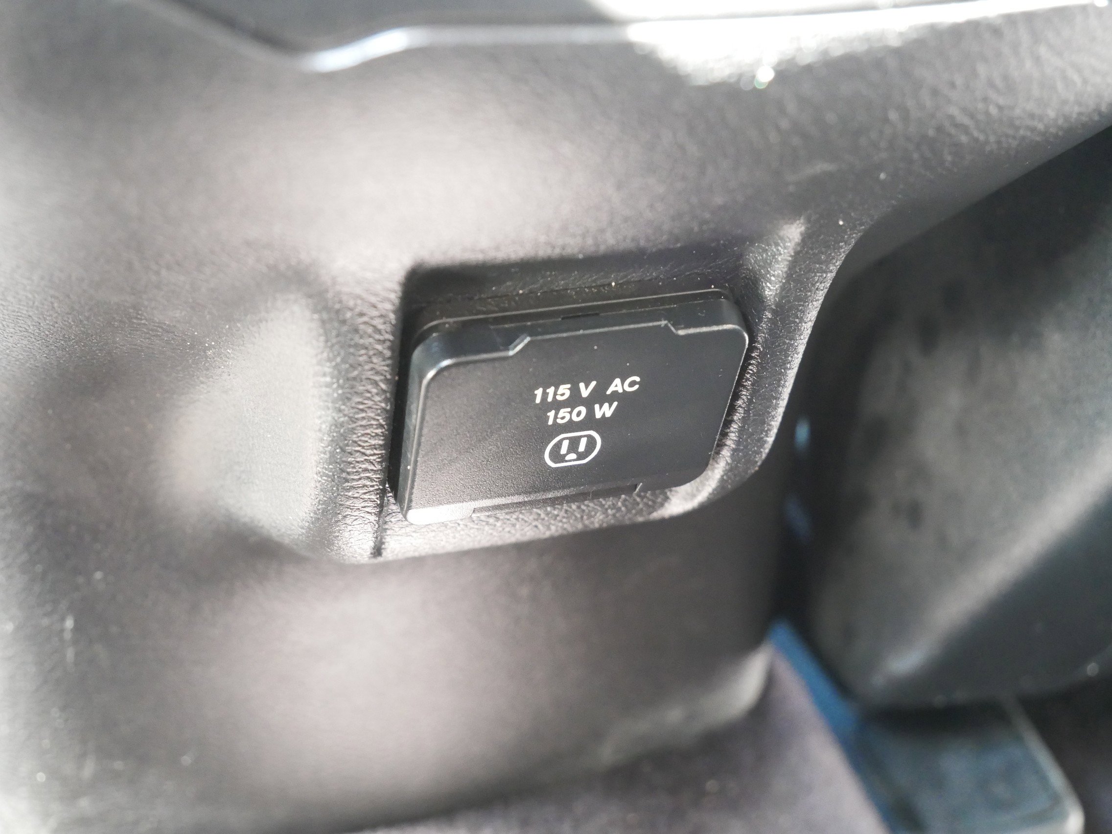 Used 2018 Jeep Cherokee Trailhawk w/ Cold Weather Group image 14