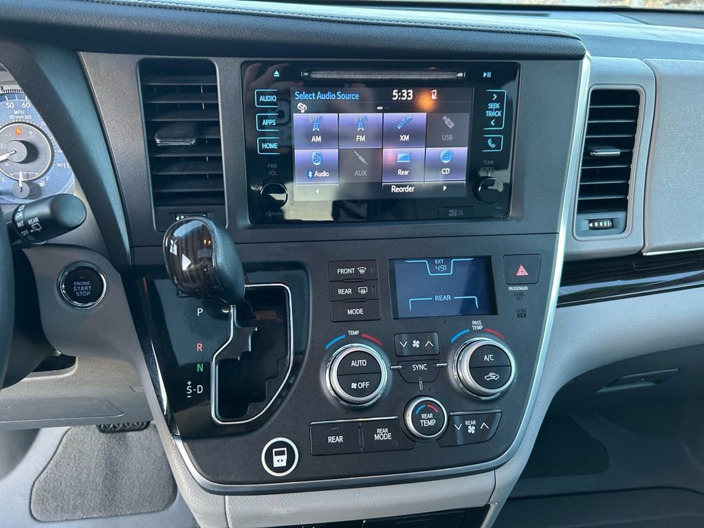 Used 2016 Toyota Sienna XLE Premium image 17