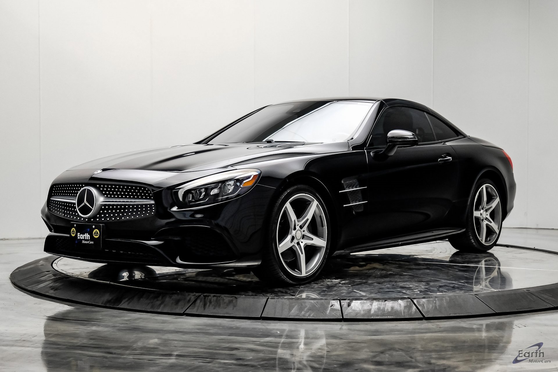 Used 2017 Mercedes-Benz SL 550 image 3