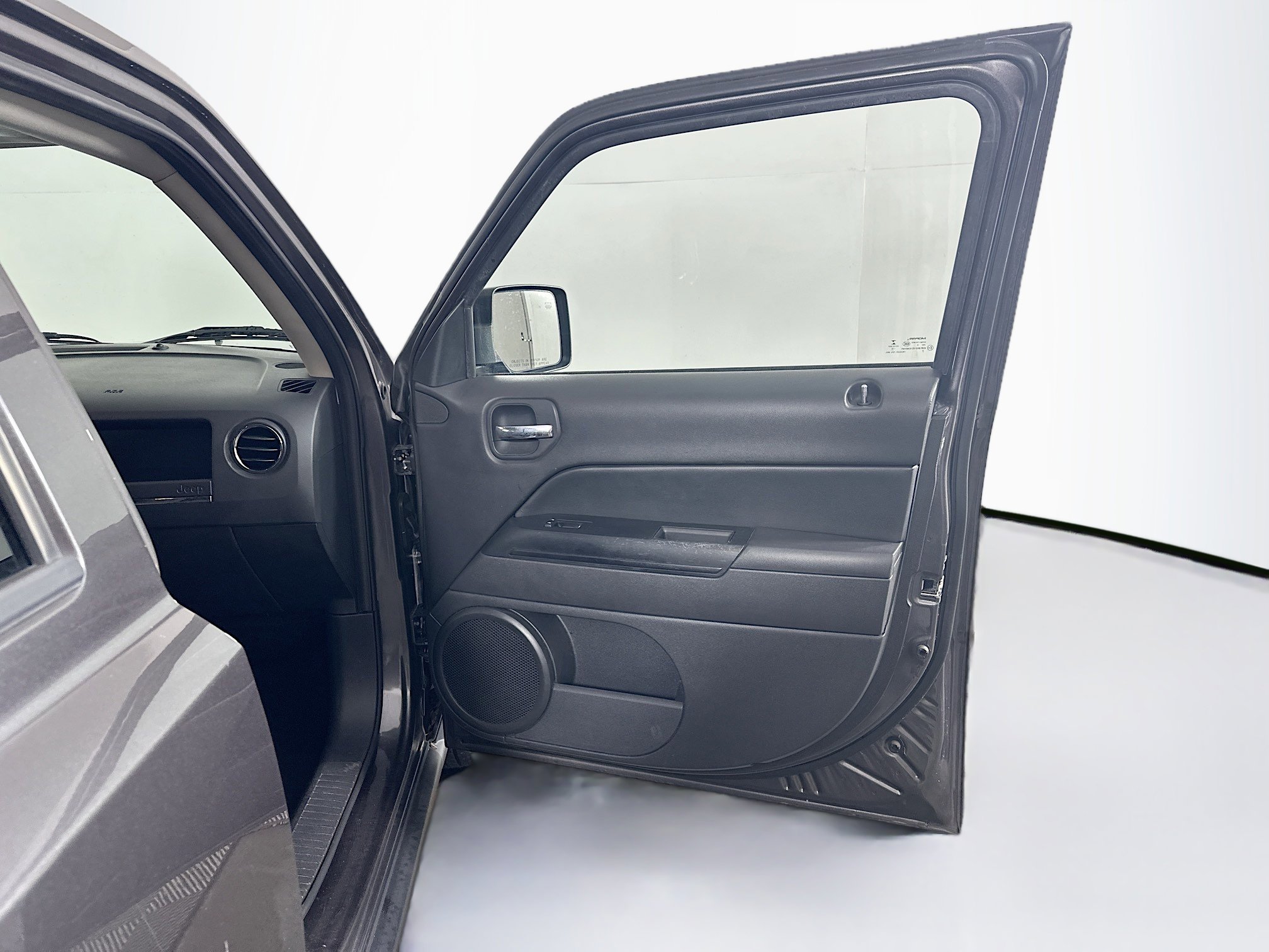 Used 2016 Jeep Patriot Latitude image 29