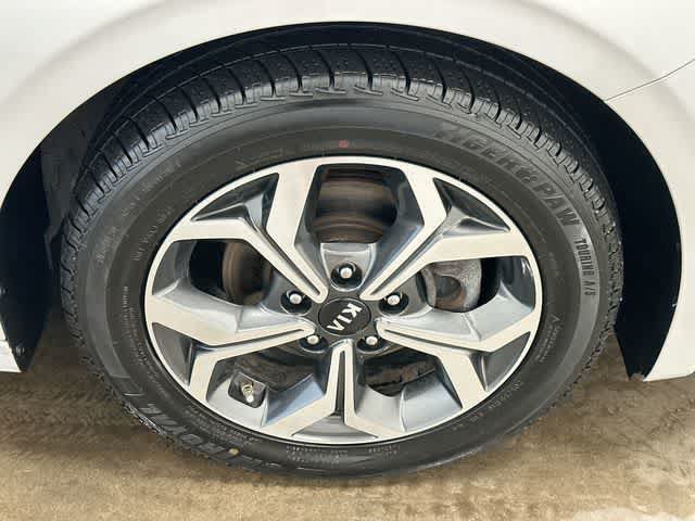 Used 2019 Kia Forte LXS FWD image 5