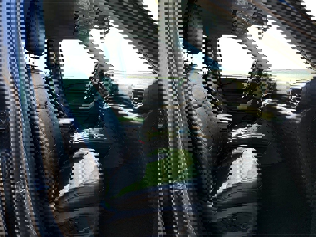 Used 2021 Ford Explorer Limited w/ Equipment Group 301A image 15