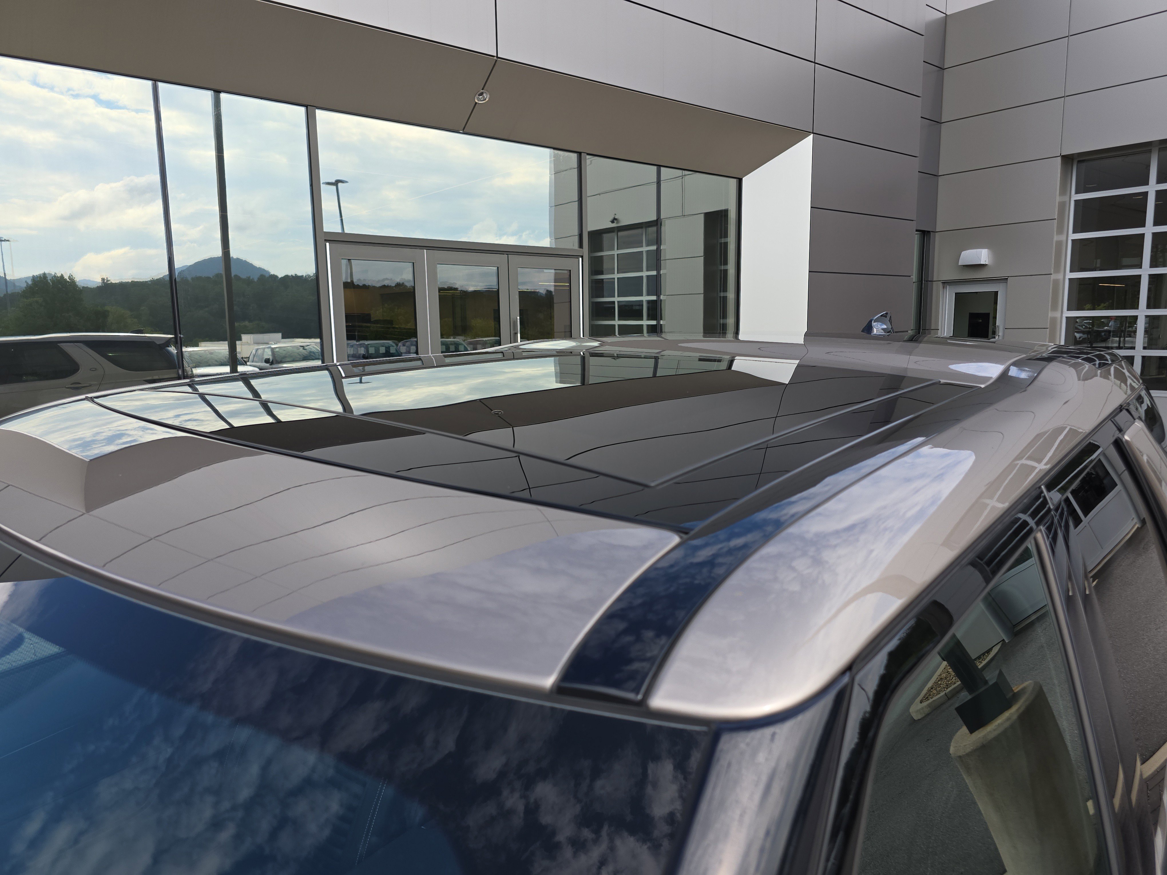 Certified 2025 Land Rover Discovery S image 13