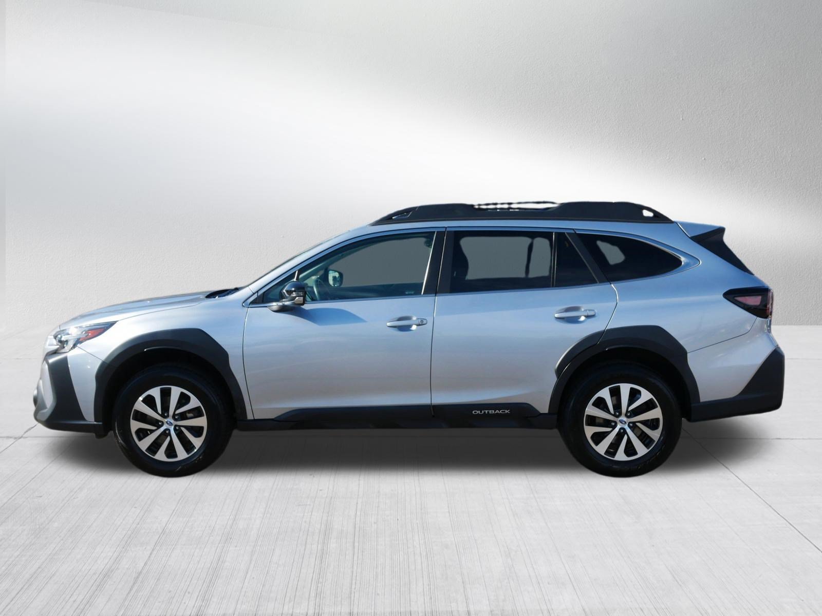 Used 2023 Subaru Outback Premium AWD/4WD image 4
