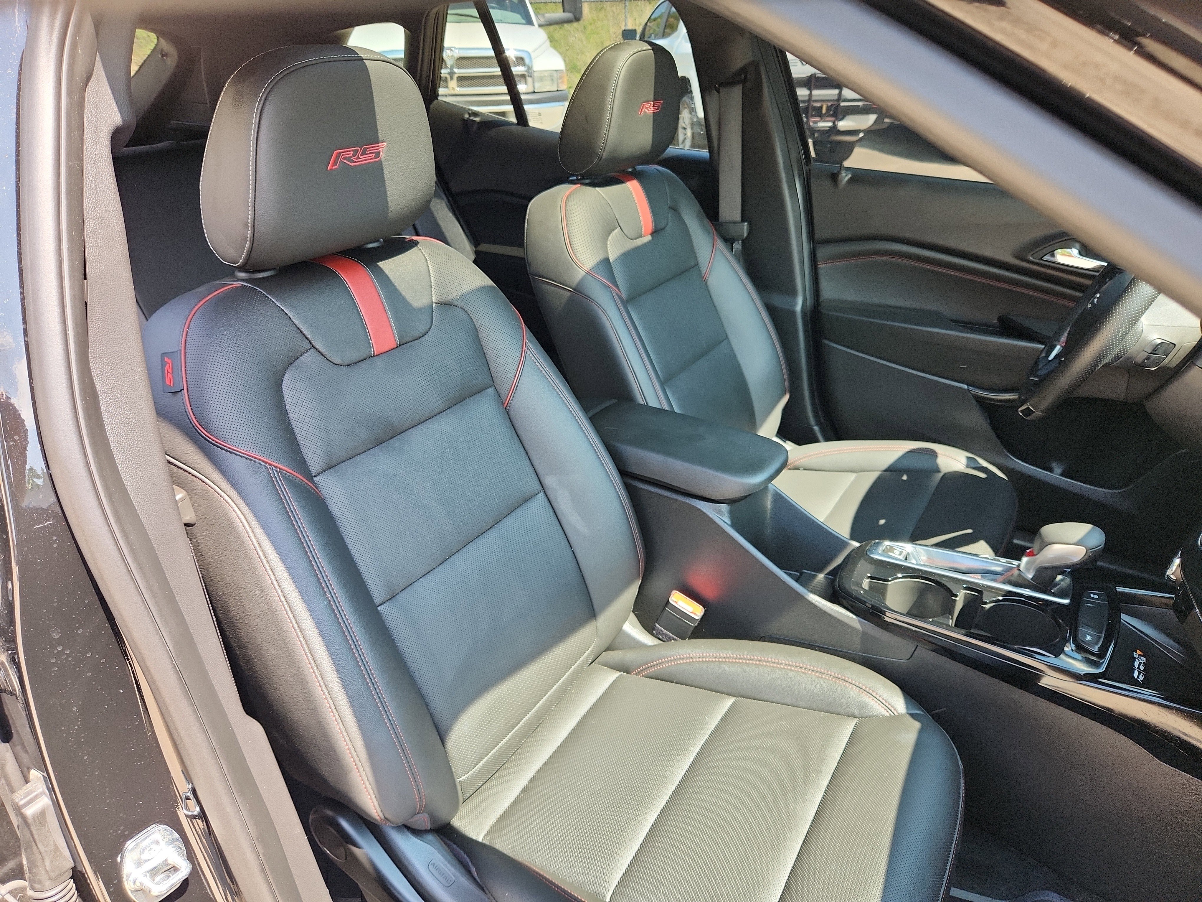 Used 2025 Chevrolet Trax RS w/ Sunroof Package FWD image 46