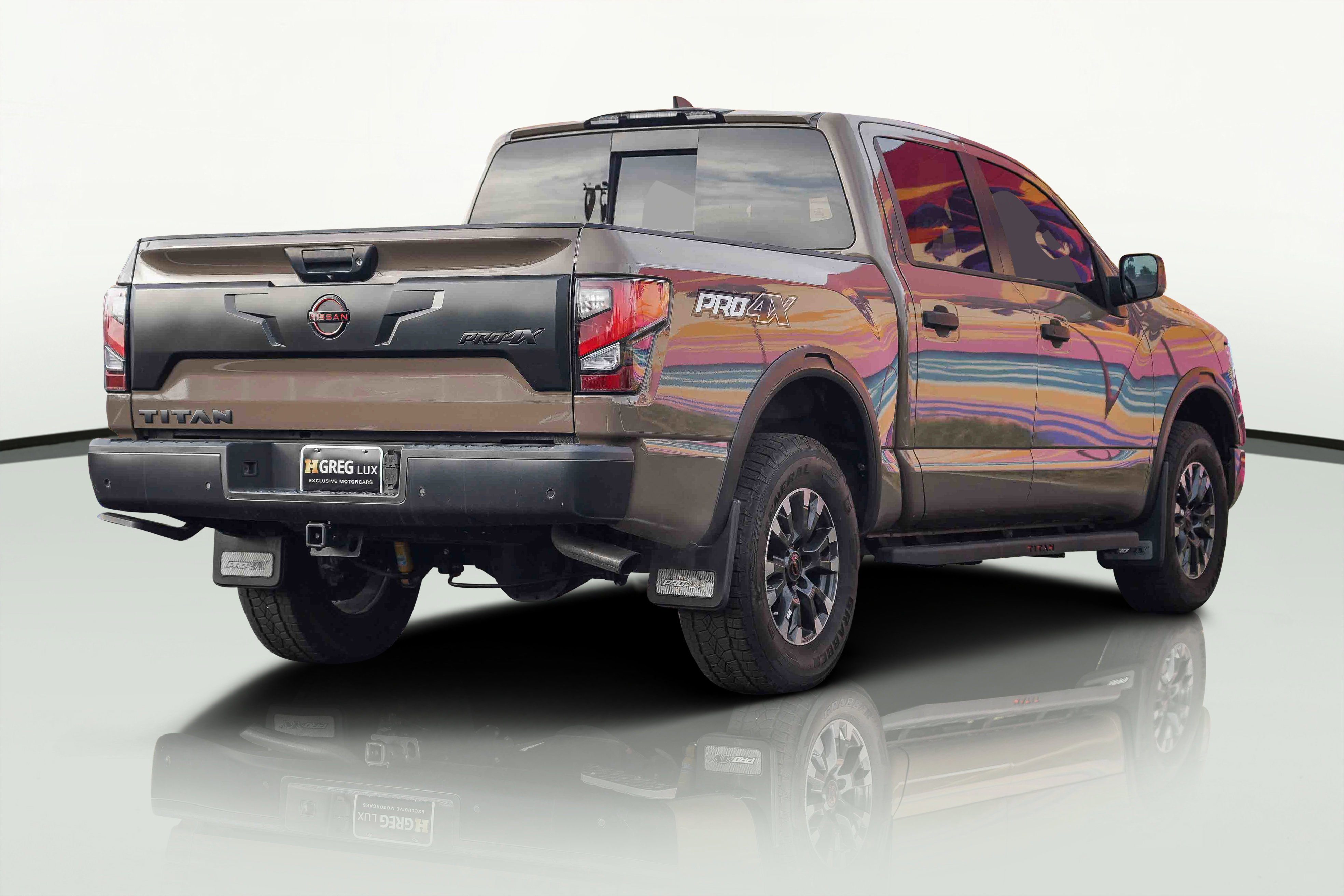 Used 2024 Nissan Titan PRO-4X w/ Pro-4x Utility Package image 12