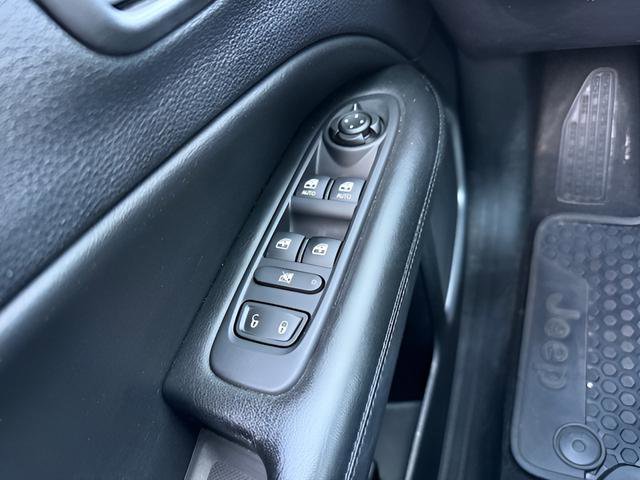 Used 2021 Jeep Compass Latitude AWD/4WD image 16