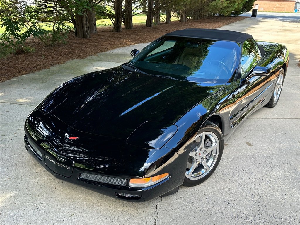 Used 2004 Chevrolet Corvette Convertible w/ Preferred Equipment Group image 4