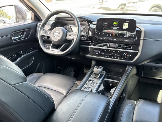 Used 2023 Nissan Pathfinder SL w/ Black Appearance Package AWD/4WD image 27