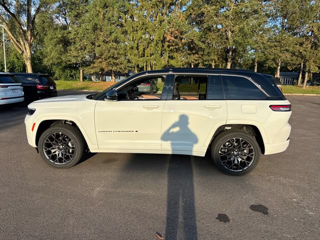 New 2027 Jeep Grand Cherokee Summit AWD/4WD image 3