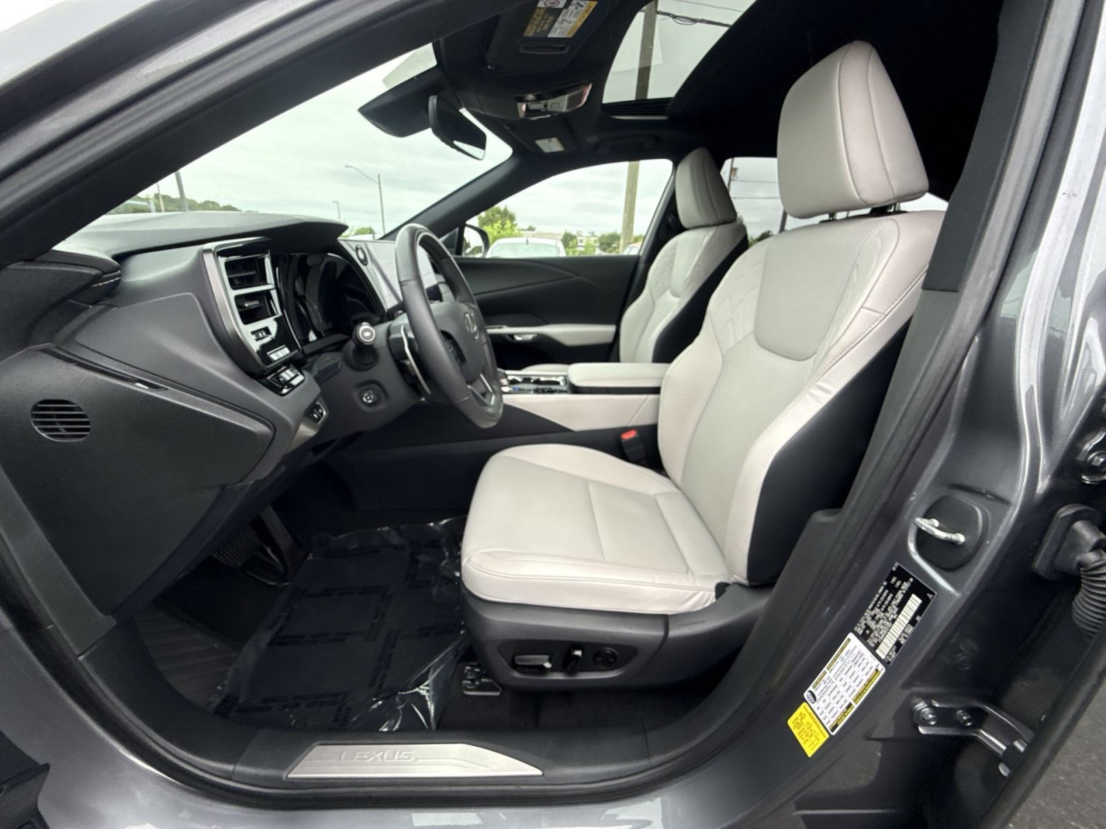 Used 2023 Lexus RX 350 Premium w/ Cold Area Package AWD/4WD image 13
