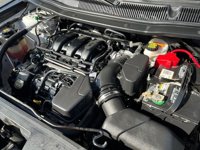 Used 2018 Ford Explorer XLT w/ Equipment Group 202A image 9