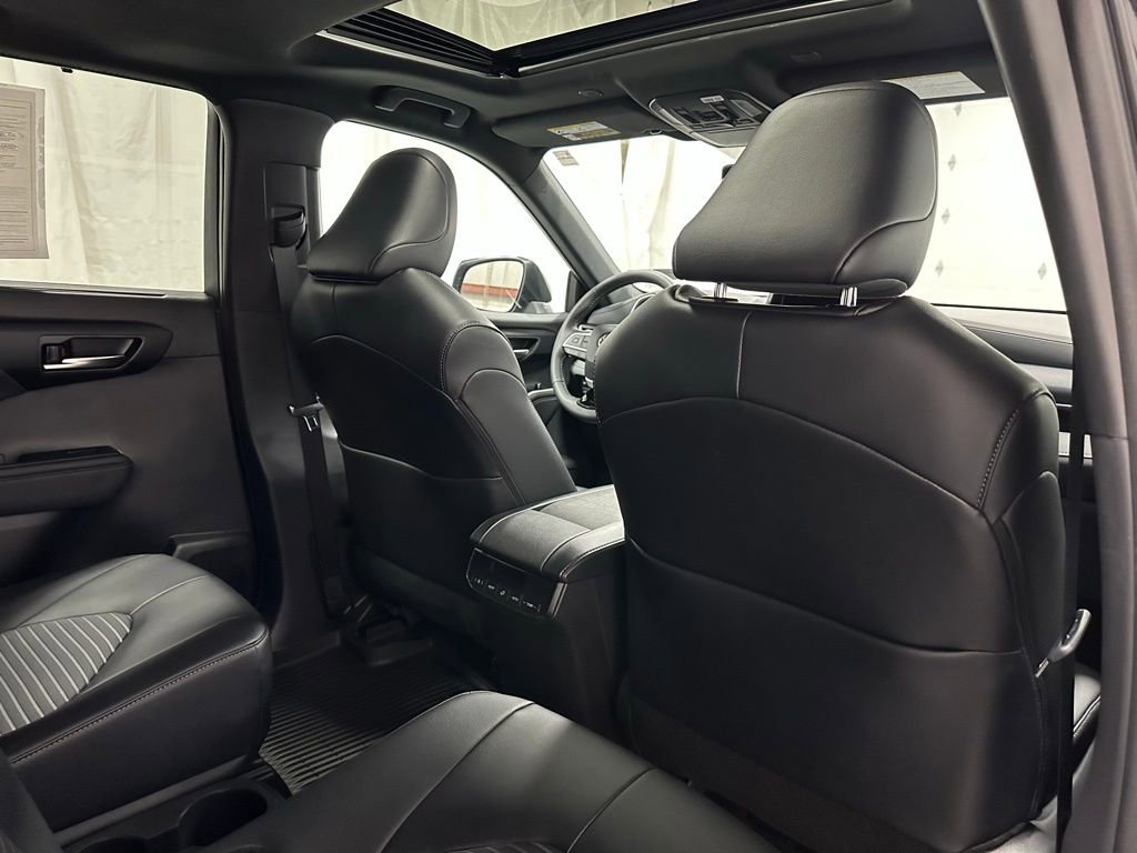 Used 2025 Toyota Highlander XSE AWD/4WD image 61