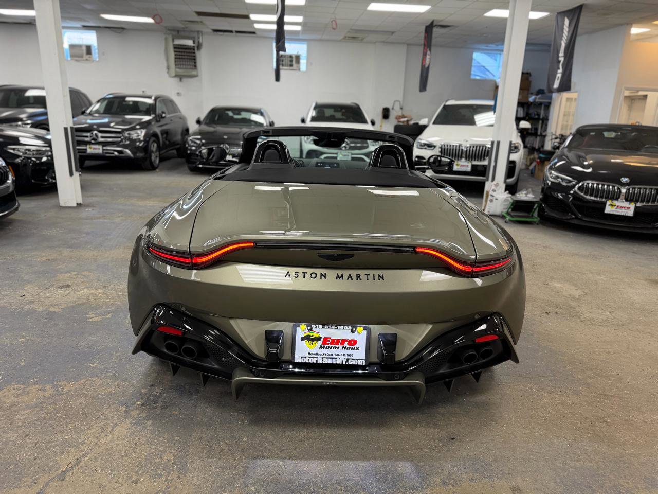 Used 2023 Aston Martin V8 Vantage Roadster image 8