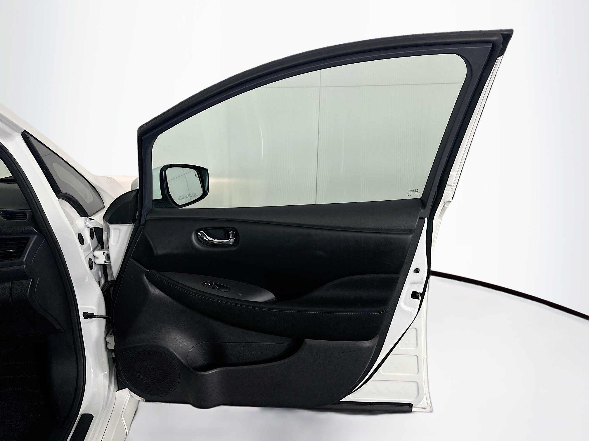 Used 2025 Nissan Leaf S FWD image 30