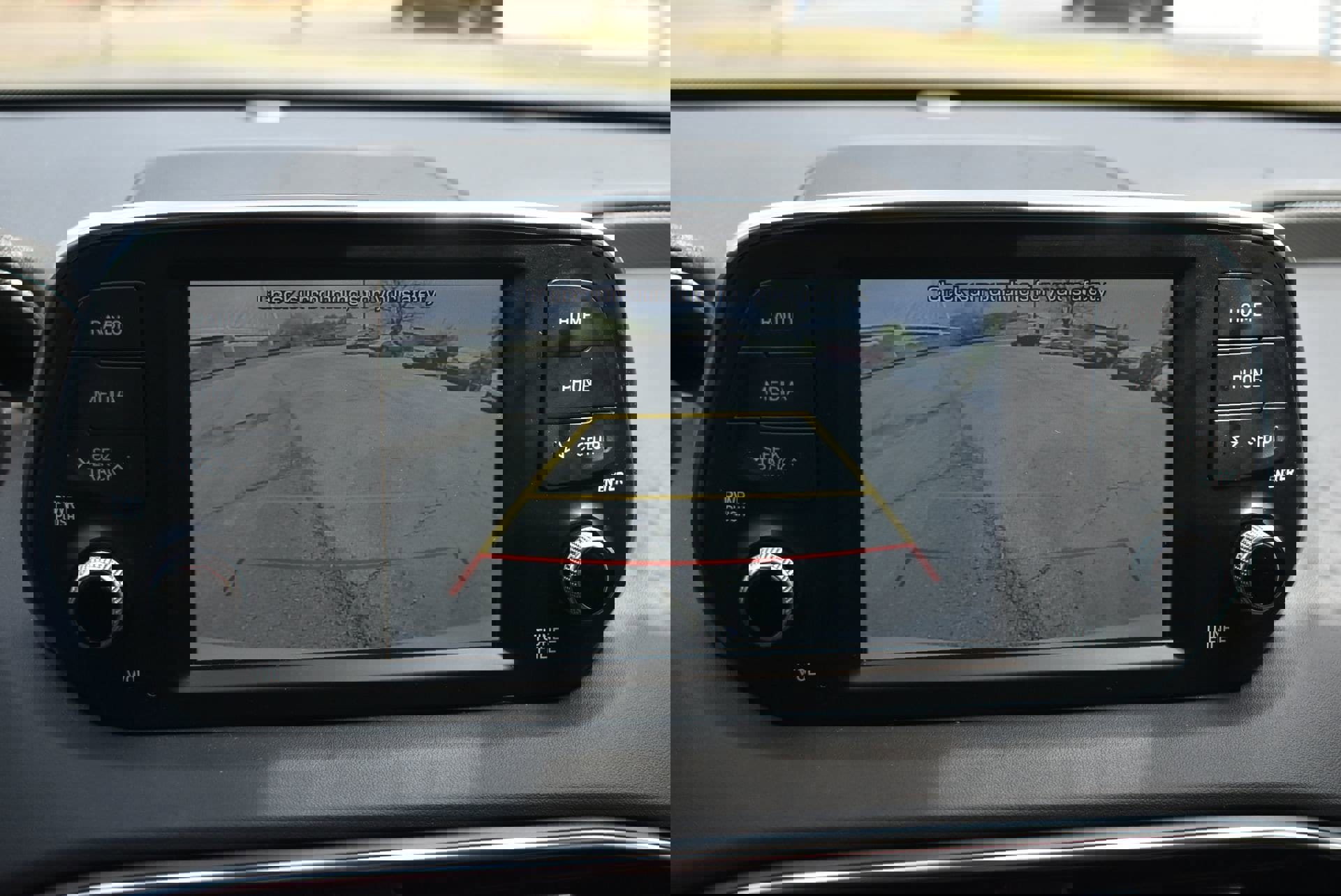 Used 2020 Hyundai Santa Fe SE FWD image 27