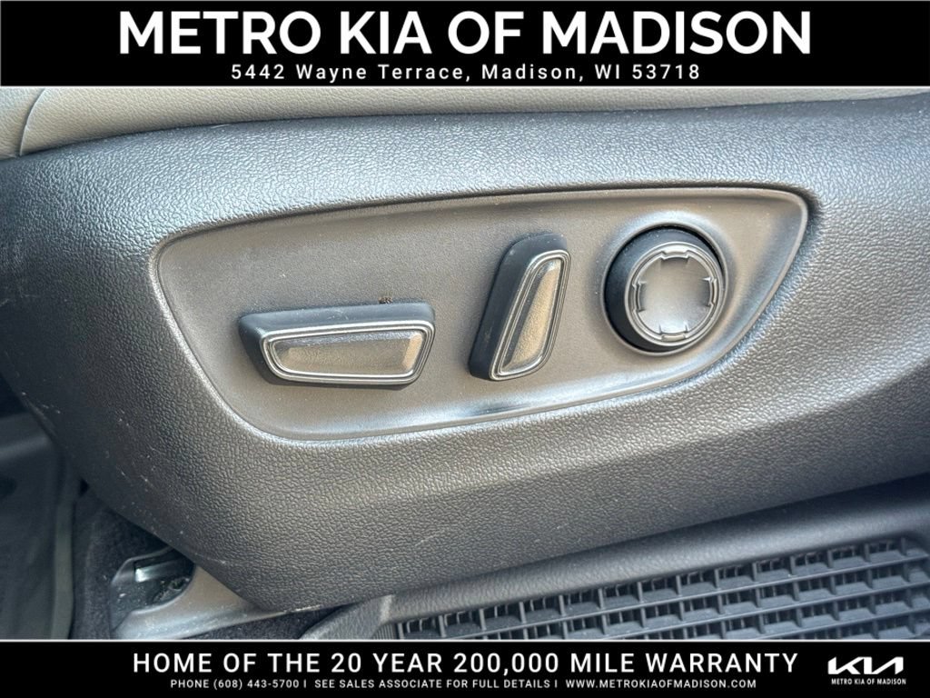 Used 2025 Toyota Sienna XLE AWD/4WD image 15