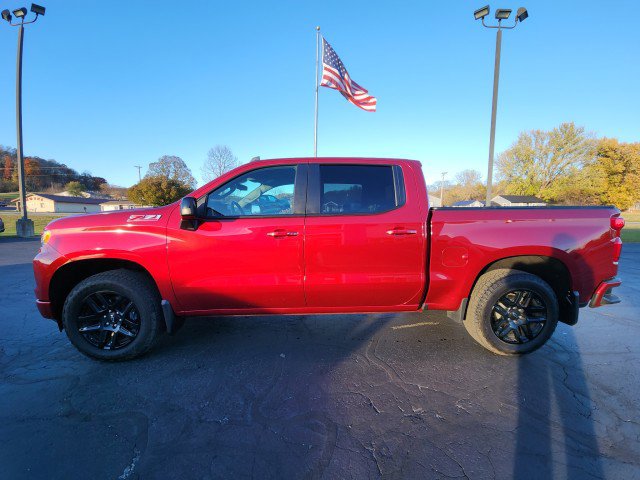Used 2025 Chevrolet Silverado 1500 RST image 2