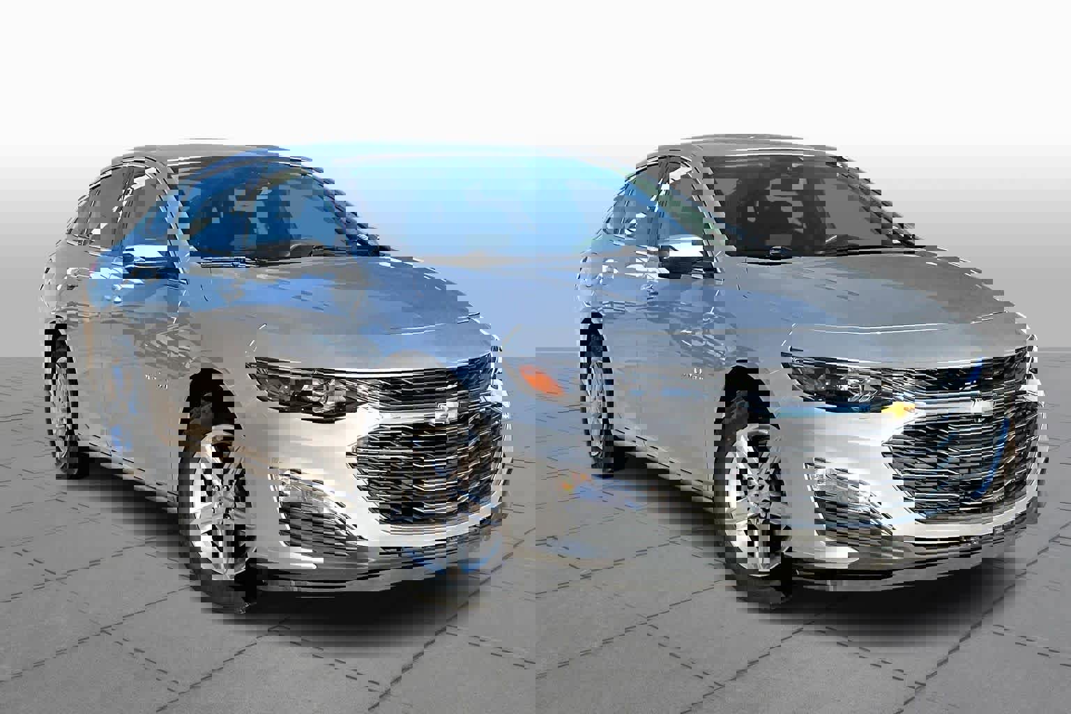 Used 2022 Chevrolet Malibu LS w/ Driver Confidence Package II image 4