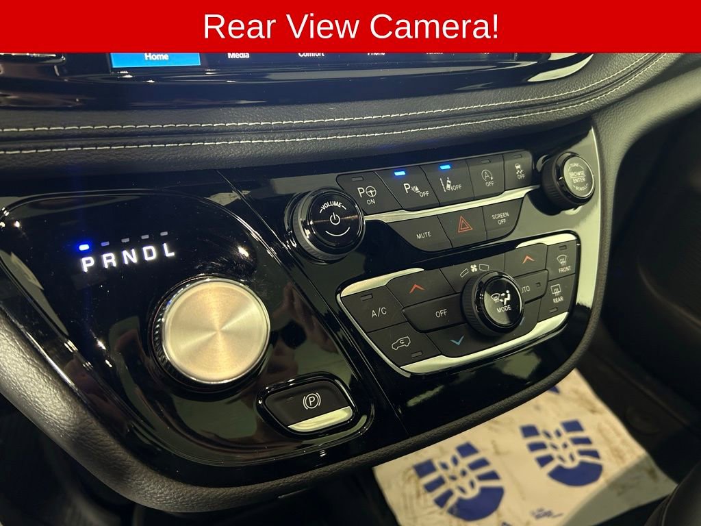 Used 2025 Chrysler Pacifica Select image 10