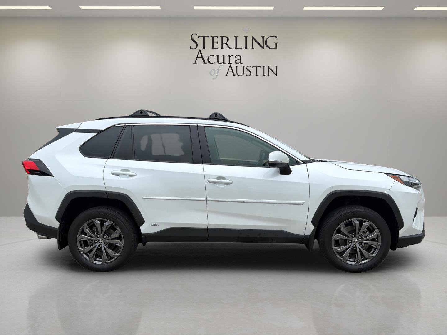 Used 2024 Toyota RAV4 XLE Premium AWD/4WD image 4