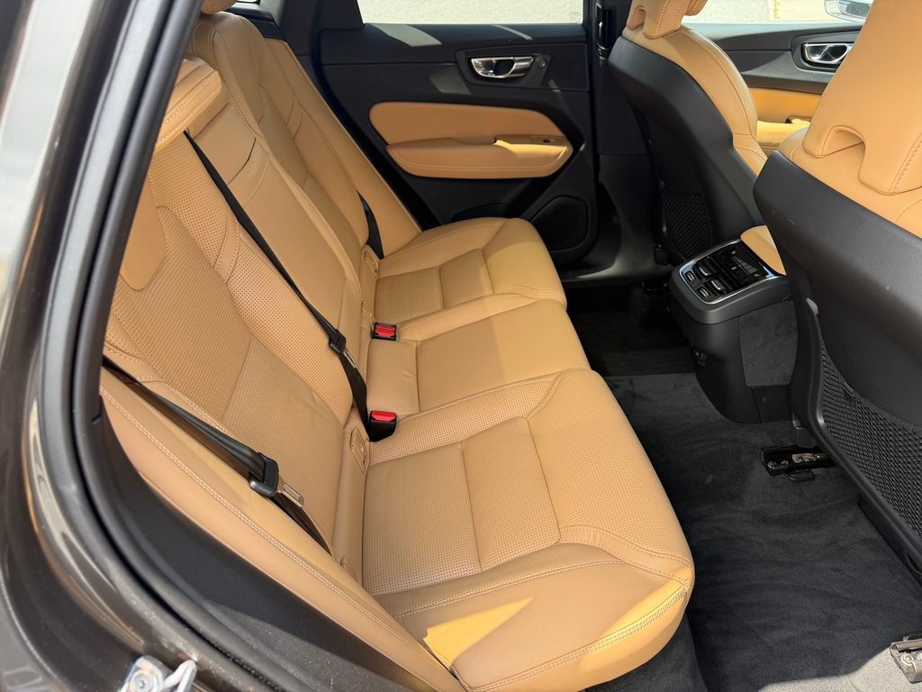 Used 2021 Volvo XC60 T5 Inscription w/ Advanced Package AWD/4WD image 18