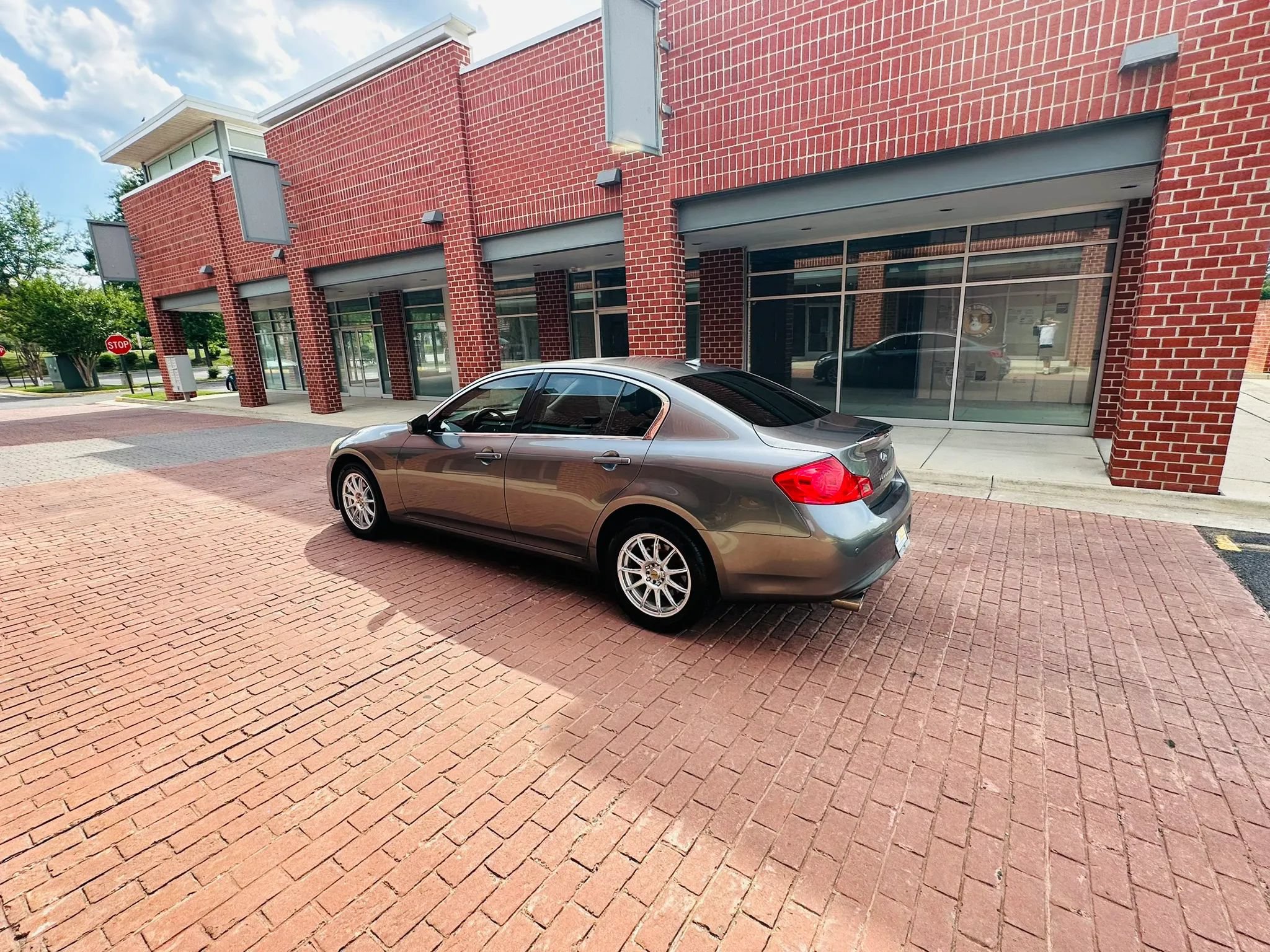 Used 2012 INFINITI G37 x Sedan w/ Premium Pkg AWD/4WD image 4