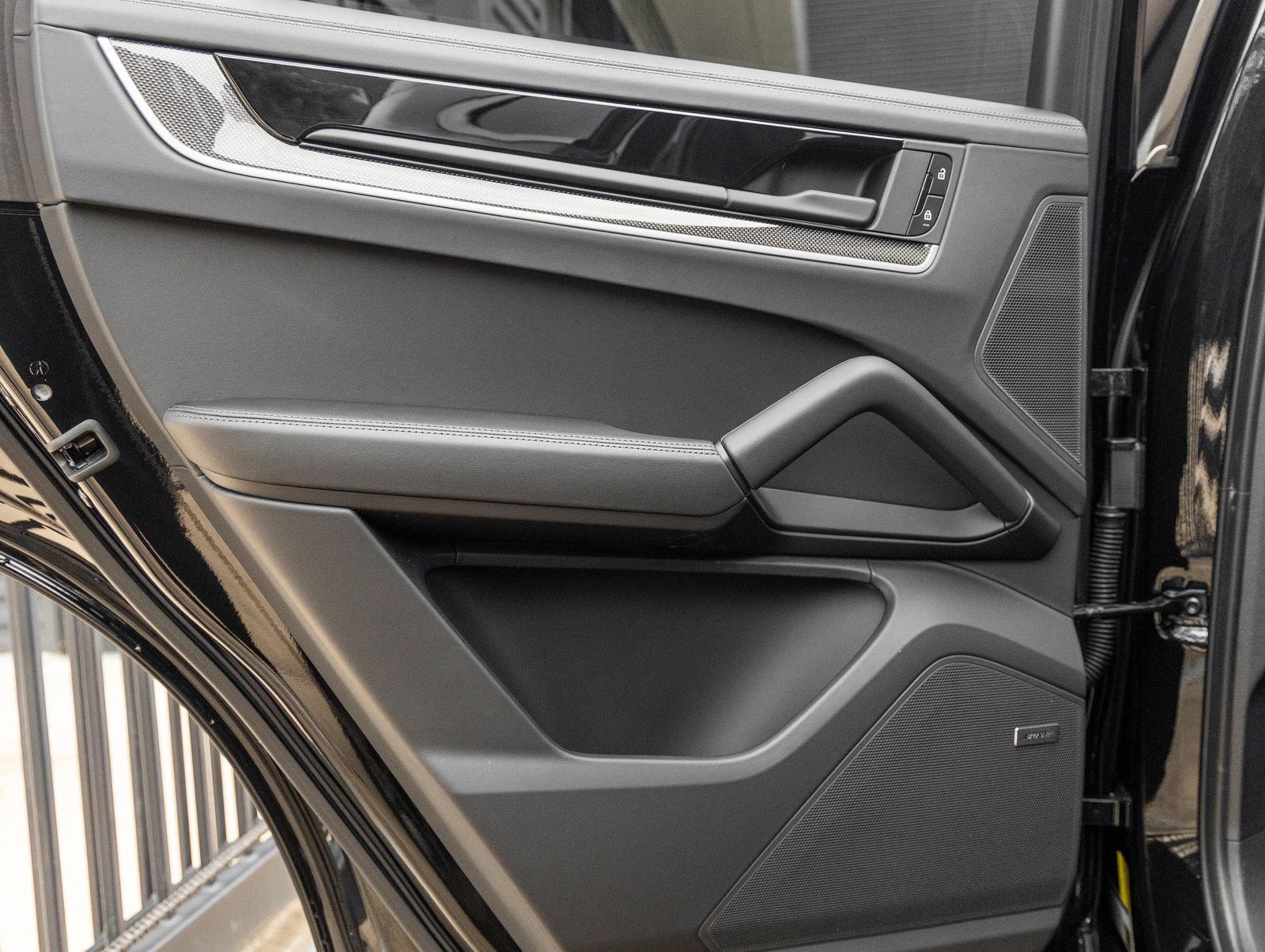 New 2025 Porsche Cayenne Turbo AWD/4WD image 33