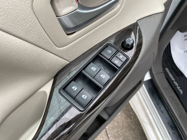 Used 2019 Toyota Sienna XLE FWD image 21