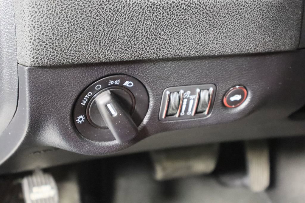 Used 2018 Dodge Charger SXT w/ Blacktop Package image 23