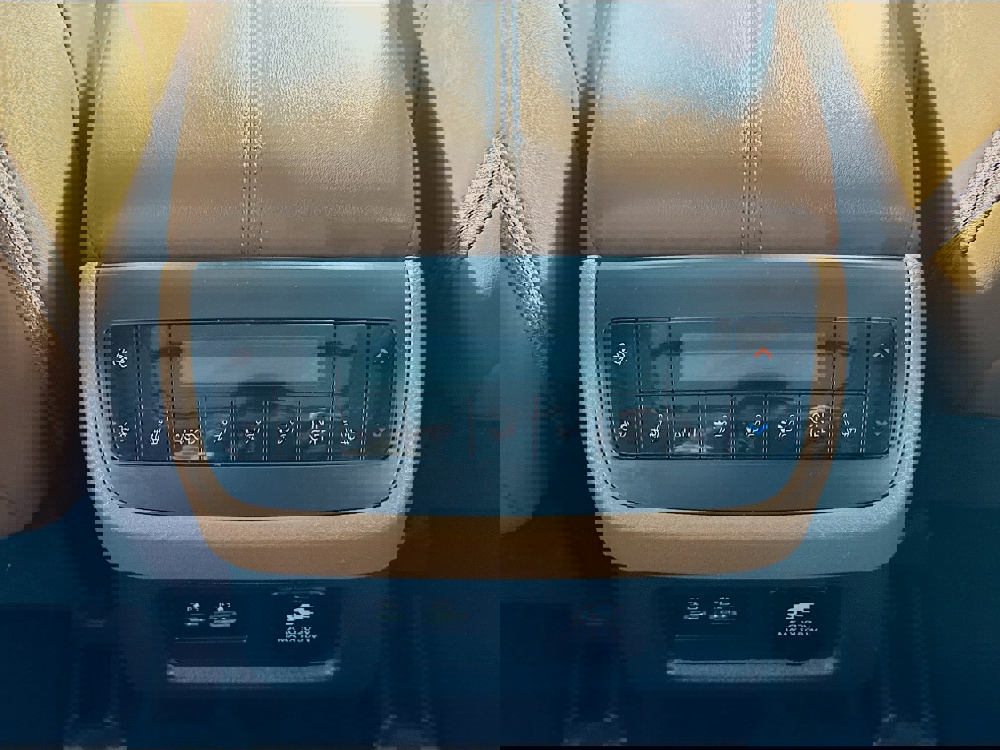 Used 2023 Nissan Pathfinder Platinum image 7