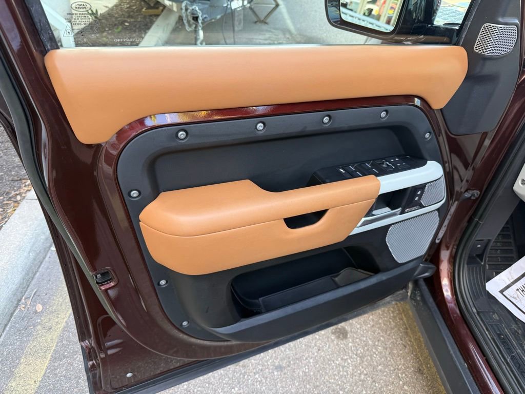 Used 2023 Land Rover Defender 130 SE image 13