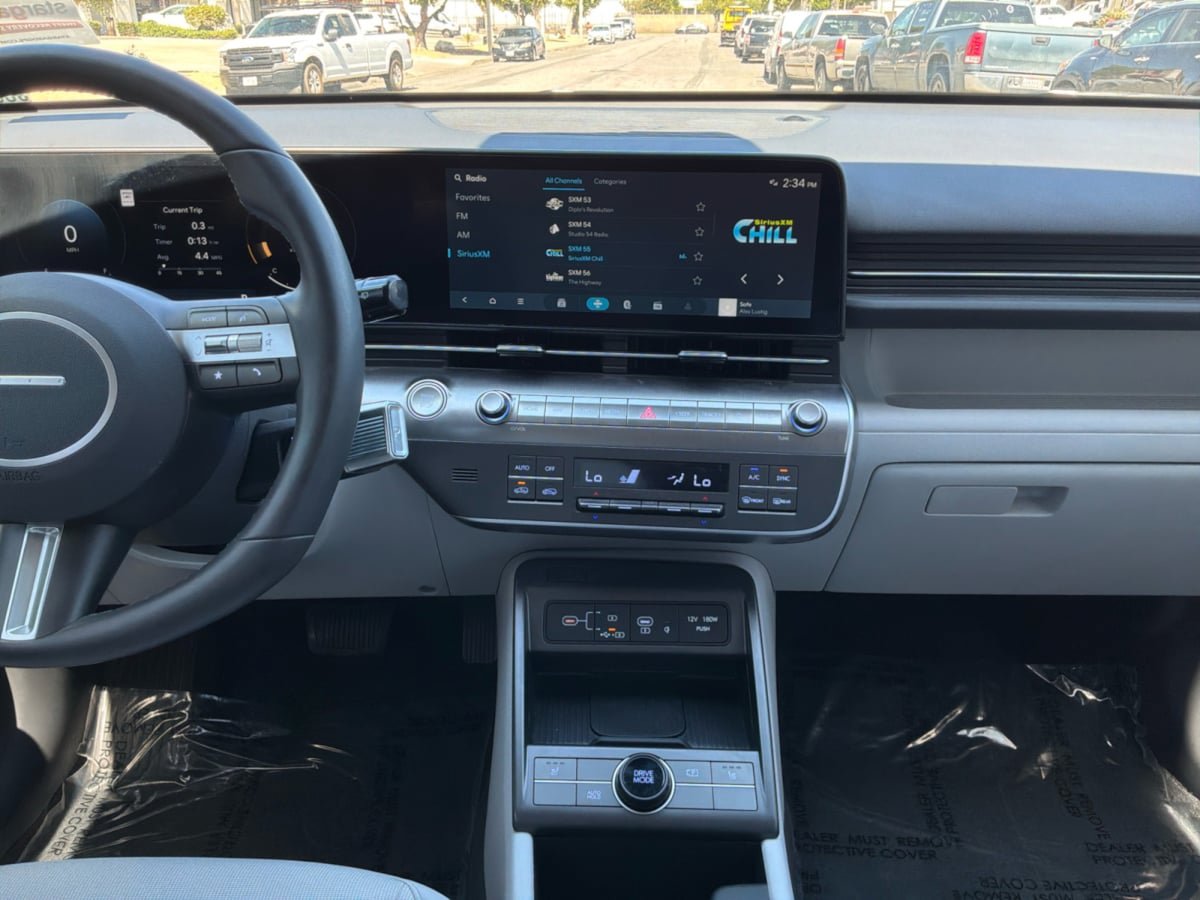 Used 2025 Hyundai Kona SEL FWD image 15