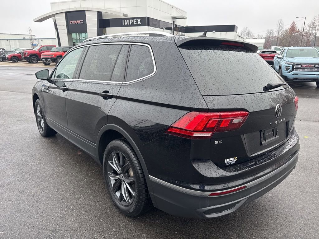 Used 2023 Volkswagen Tiguan SE w/ Panoramic Sunroof Package image 3