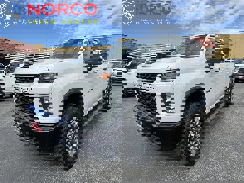 Used 2022 Chevrolet Silverado 2500 Custom w/ Custom Convenience Package image 4