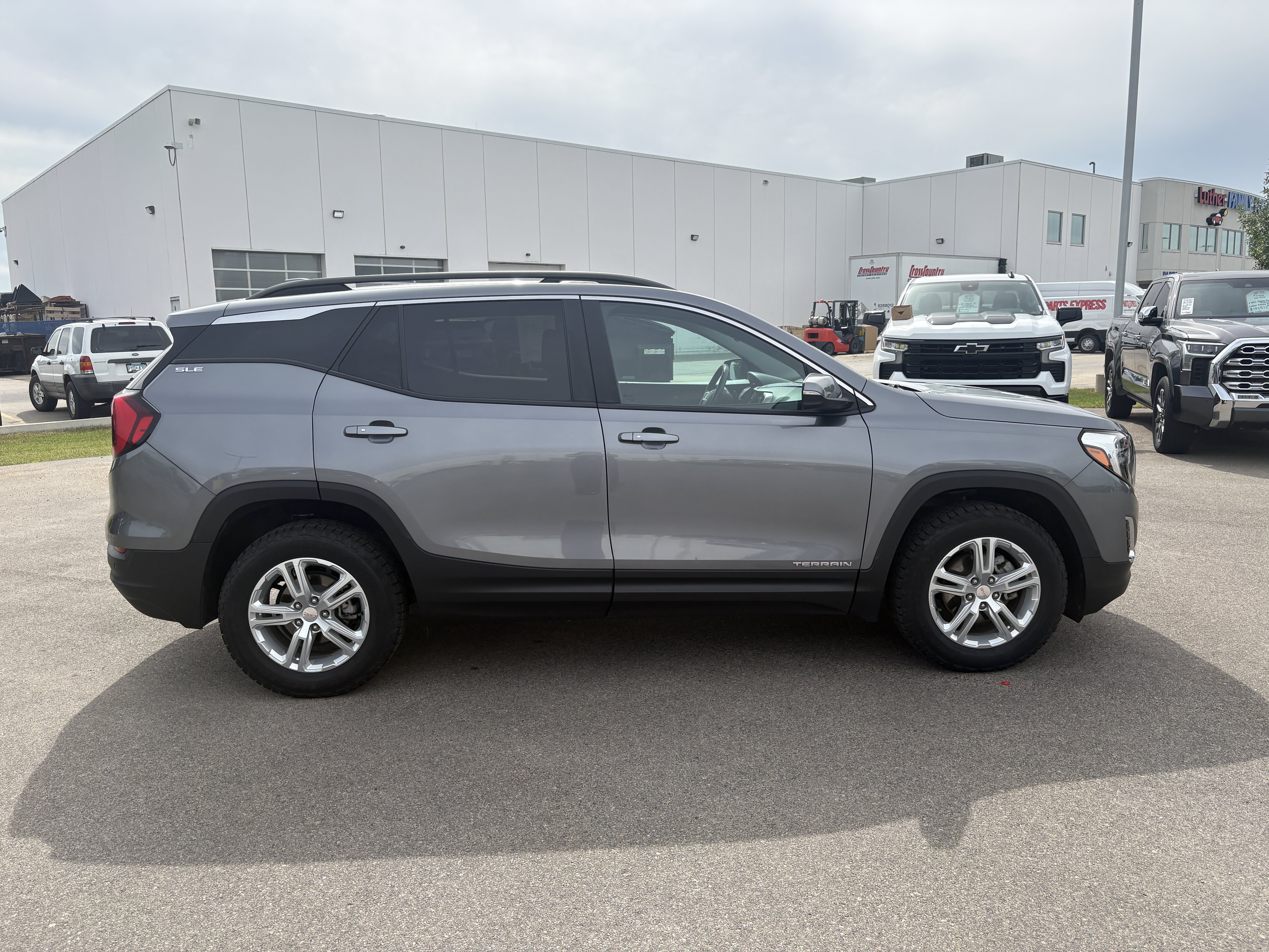 Used 2021 GMC Terrain SLE w/ Driver Convenience Package AWD/4WD image 7