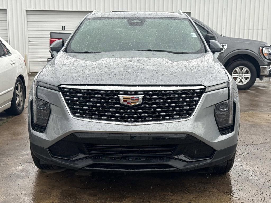 Used 2024 Cadillac XT4 Premium Luxury image 2