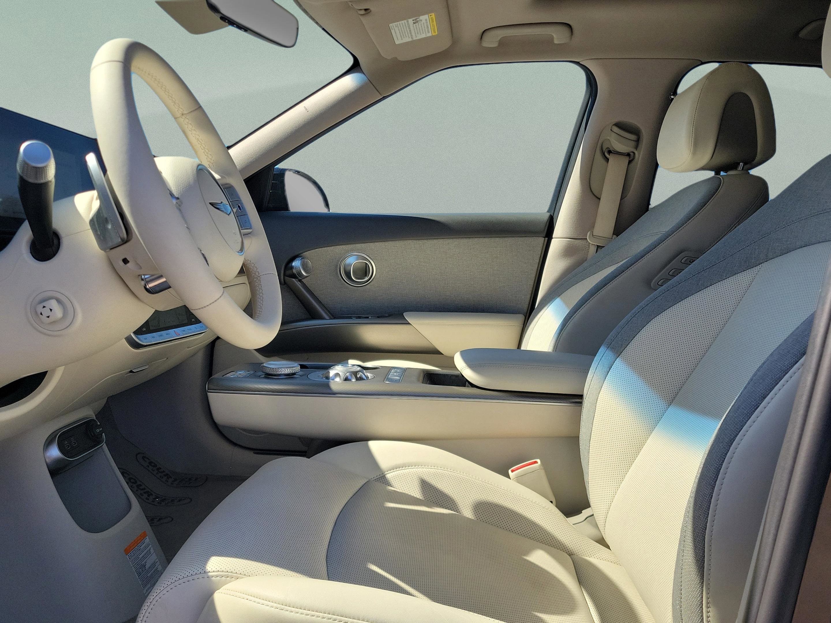 Used 2024 Genesis GV60 RWD image 24