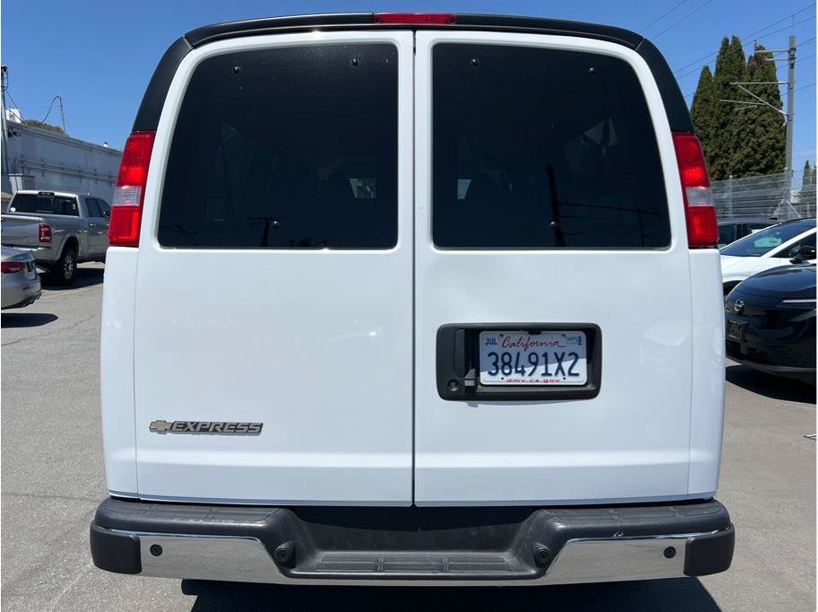 Used 2024 Chevrolet Express 3500 LT w/ LT Preferred Equipment Group RWD image 4