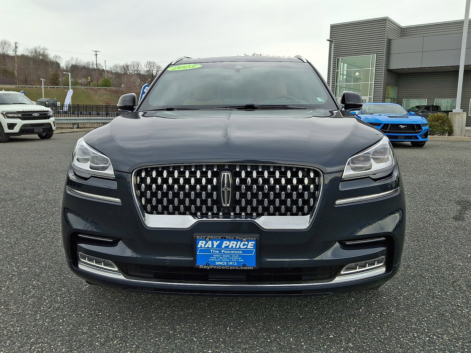 Certified 2023 Lincoln Aviator Black Label AWD/4WD image 2