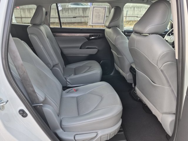 Used 2021 Toyota Highlander Limited AWD/4WD image 7