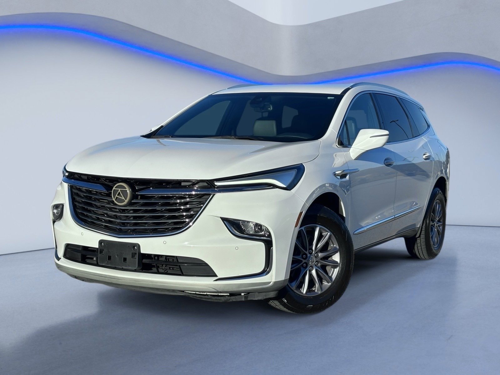 Used 2023 Buick Enclave Essence image 2