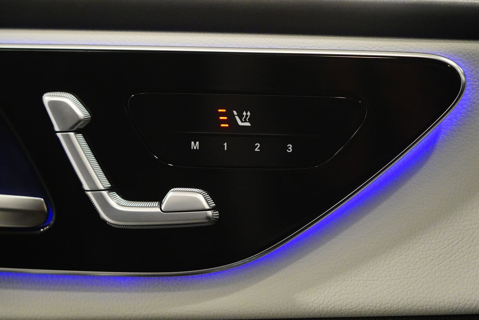 Used 2025 Mercedes-Benz GLC 350e 4MATIC image 28