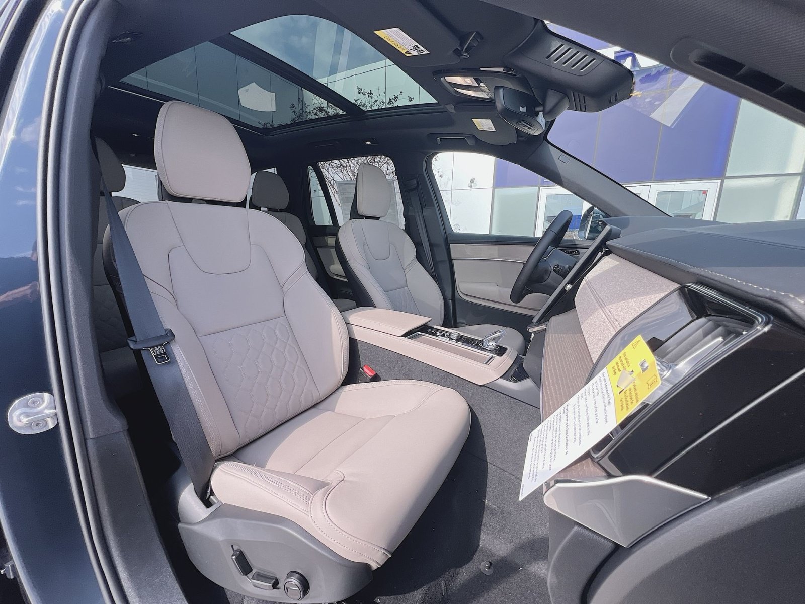 New 2026 Volvo XC90 B6 Plus w/ Protection Package Premier AWD/4WD image 36