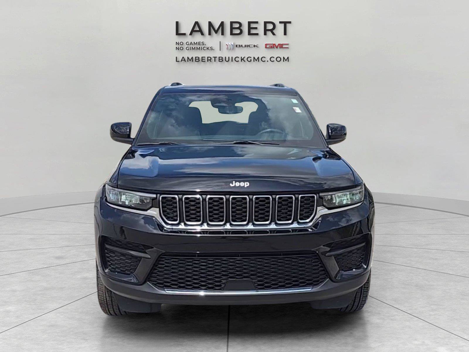 Used 2024 Jeep Grand Cherokee Laredo X AWD/4WD image 8