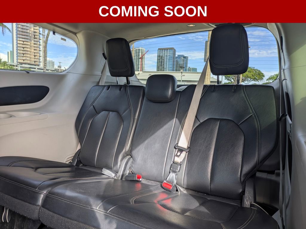 Used 2022 Chrysler Pacifica Touring-L image 15