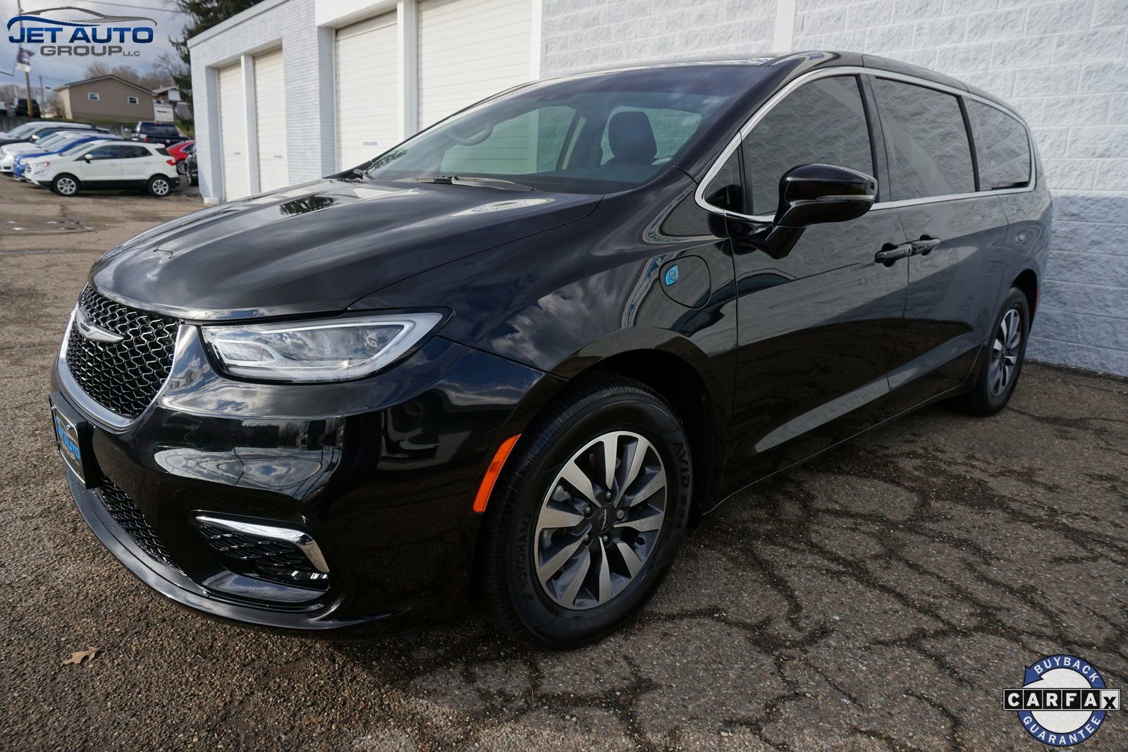 Used 2022 Chrysler Pacifica Touring-L image 3