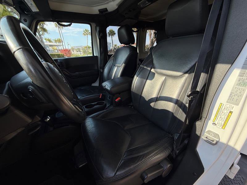 Used 2017 Jeep Wrangler Unlimited Sahara AWD/4WD image 9
