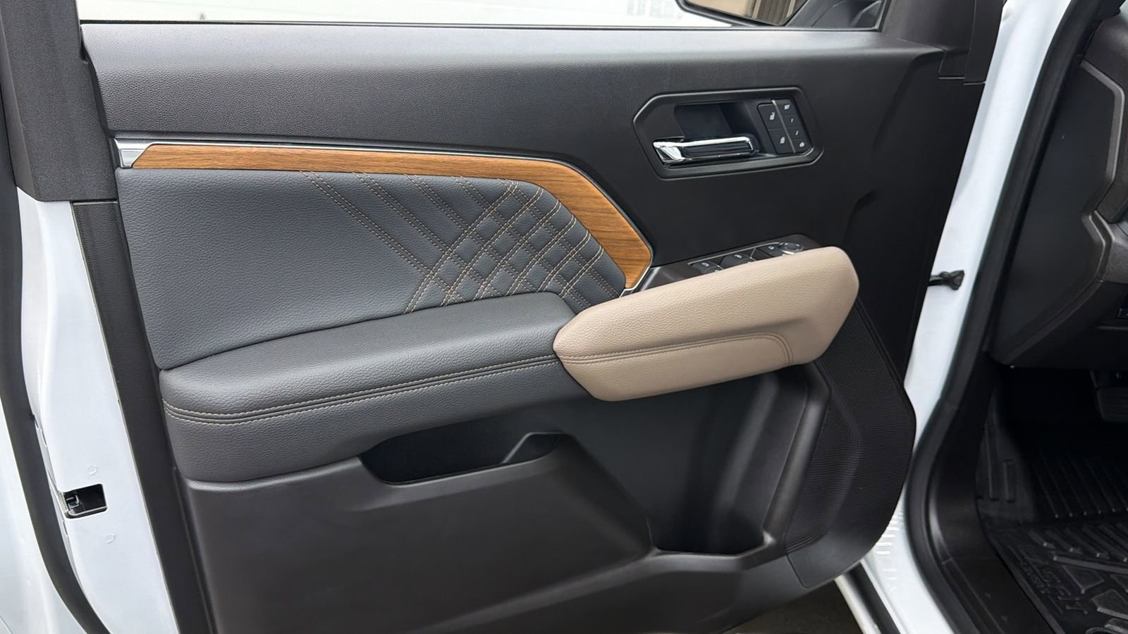 Used 2025 GMC Canyon Denali AWD/4WD image 21